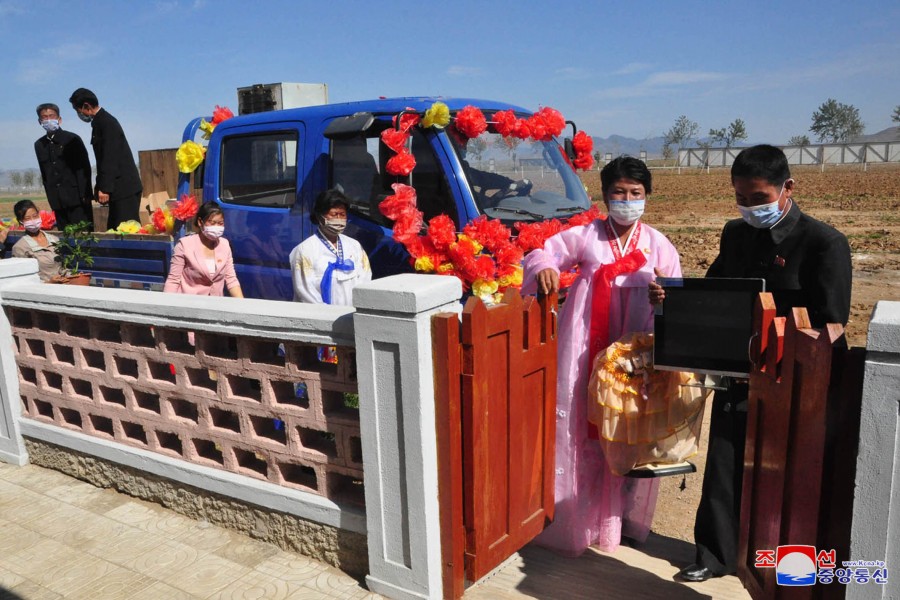 3-서부지구 피해지역들에서의 새집들이경사